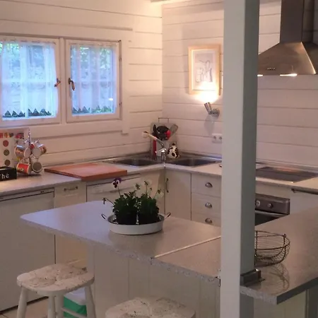 A Hidden Paradise - Charming With 2,400m2 Garden, 5 Minutes From The 펜션 에스테포나