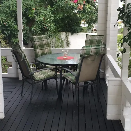 A Hidden Paradise - Charming With 2,400m2 Garden, 5 Minutes From The 펜션