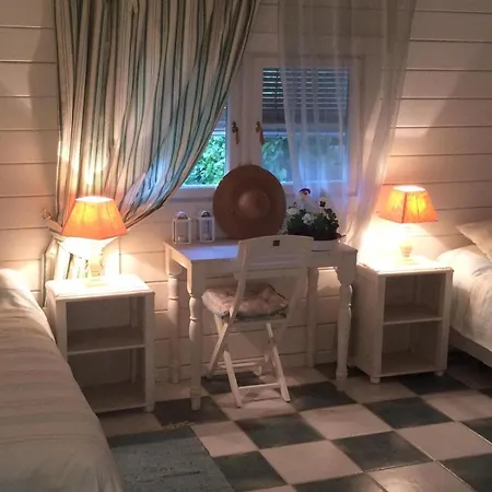 펜션 A Hidden Paradise - Charming With 2,400m2 Garden, 5 Minutes From The 에스테포나